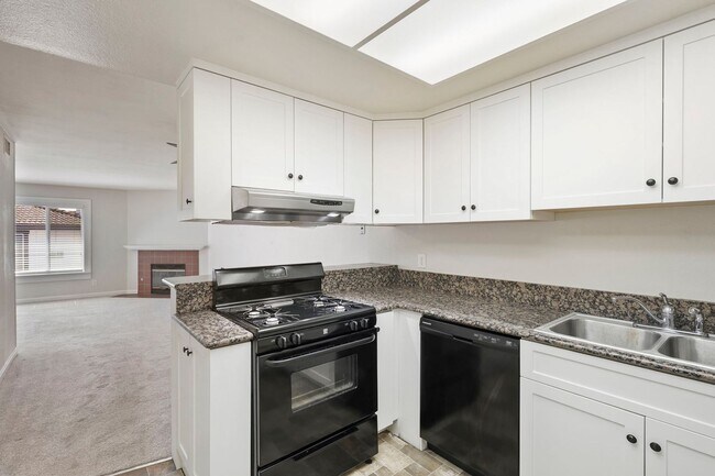 Building Photo - Santee Condo 3 bedroom Upstairs Unit.