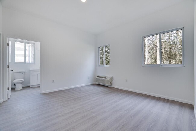 Building Photo - 9406 Juniper Dr