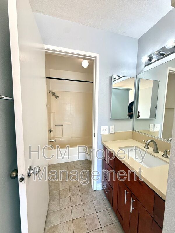 Building Photo - 329 Huntington