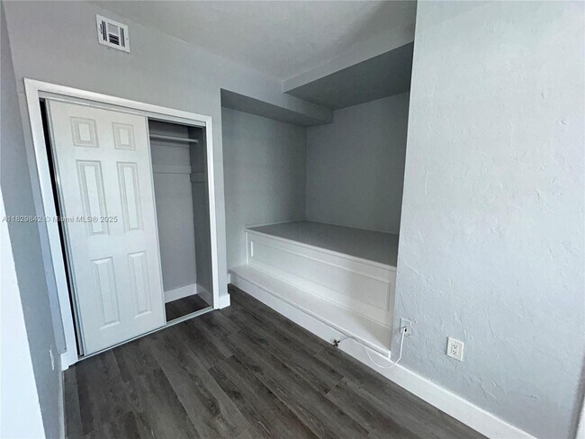 Building Photo - 1360 Collins Ave