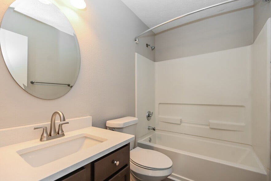 Building Photo - 831 Littleton Dr