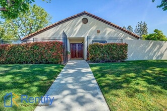 Building Photo - Gated 2bed/2bath home with lots of amenities