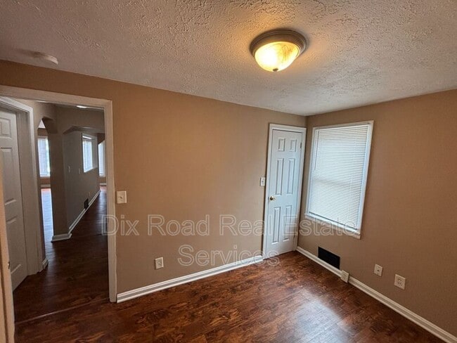 Building Photo - 1145 Chase Ave