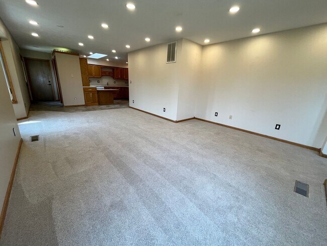 Building Photo - 301 N Cherry St