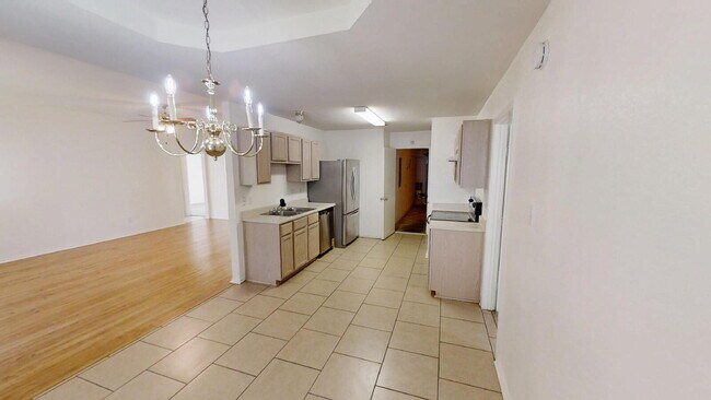 Building Photo - This spacious 4 bedroom, 2 bathroom home is waiting for you!