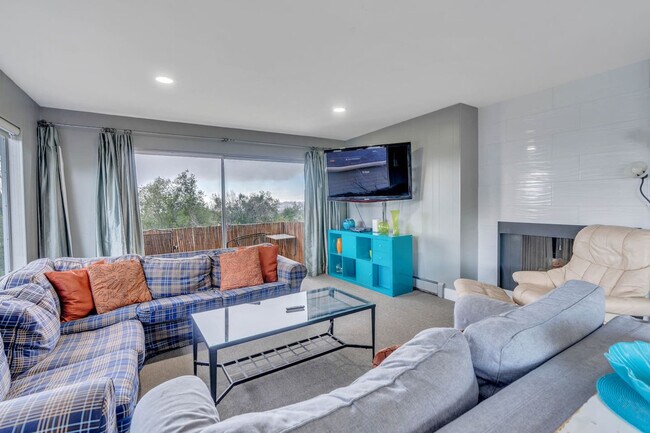 Building Photo - 665 Columbus St E