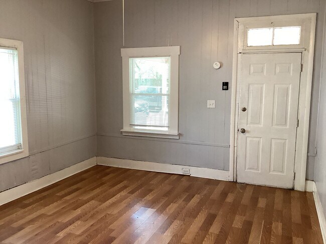 Building Photo - DOWNTOWN WILMINGTON! Historic Cottage - 2B...