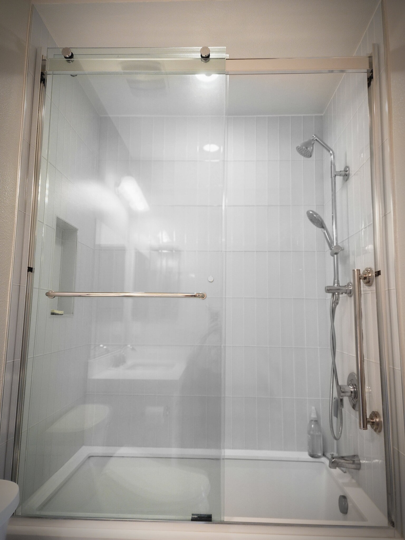 Tub and Shower - 67856 Rio Vista Dr