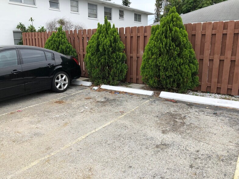 Gated entrance - 5111 NE 18th Ave