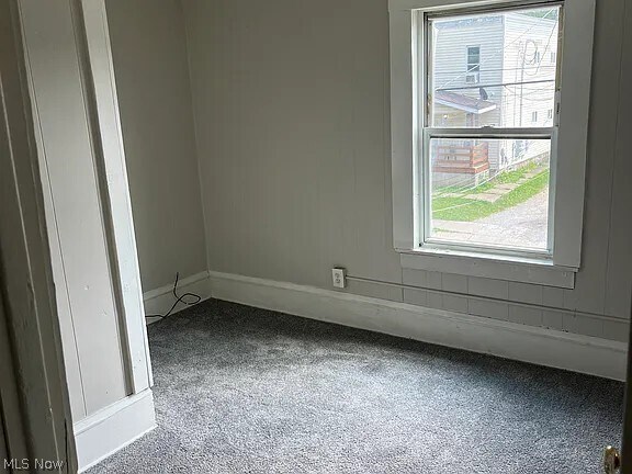 Building Photo - 17 E Emerling Ave
