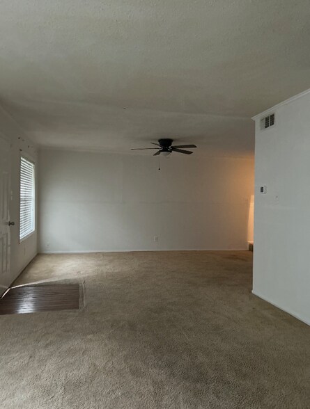 Building Photo - 303 N Rhodes St