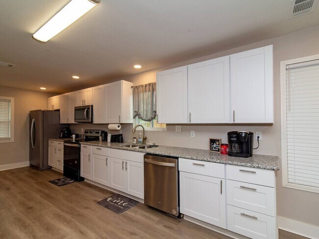 Building Photo - 5807 Pecan Lake Rd