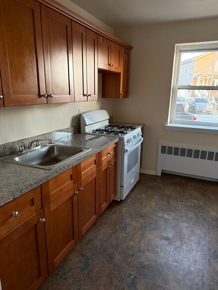 Building Photo - 146 Union Ave