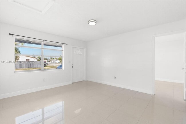 Building Photo - 3805 SW 54th Ave