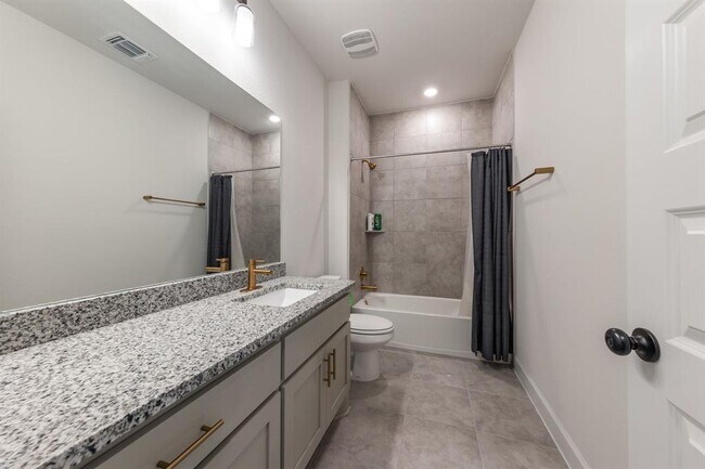 Building Photo - 2812 Sebring Cir