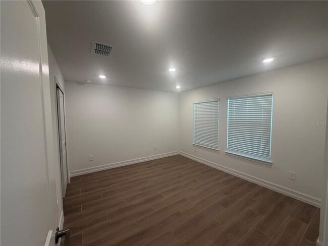 Building Photo - 1427 W Chestnut St