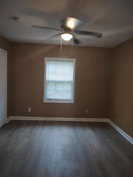 Bedroom - 527 Oakland Pl