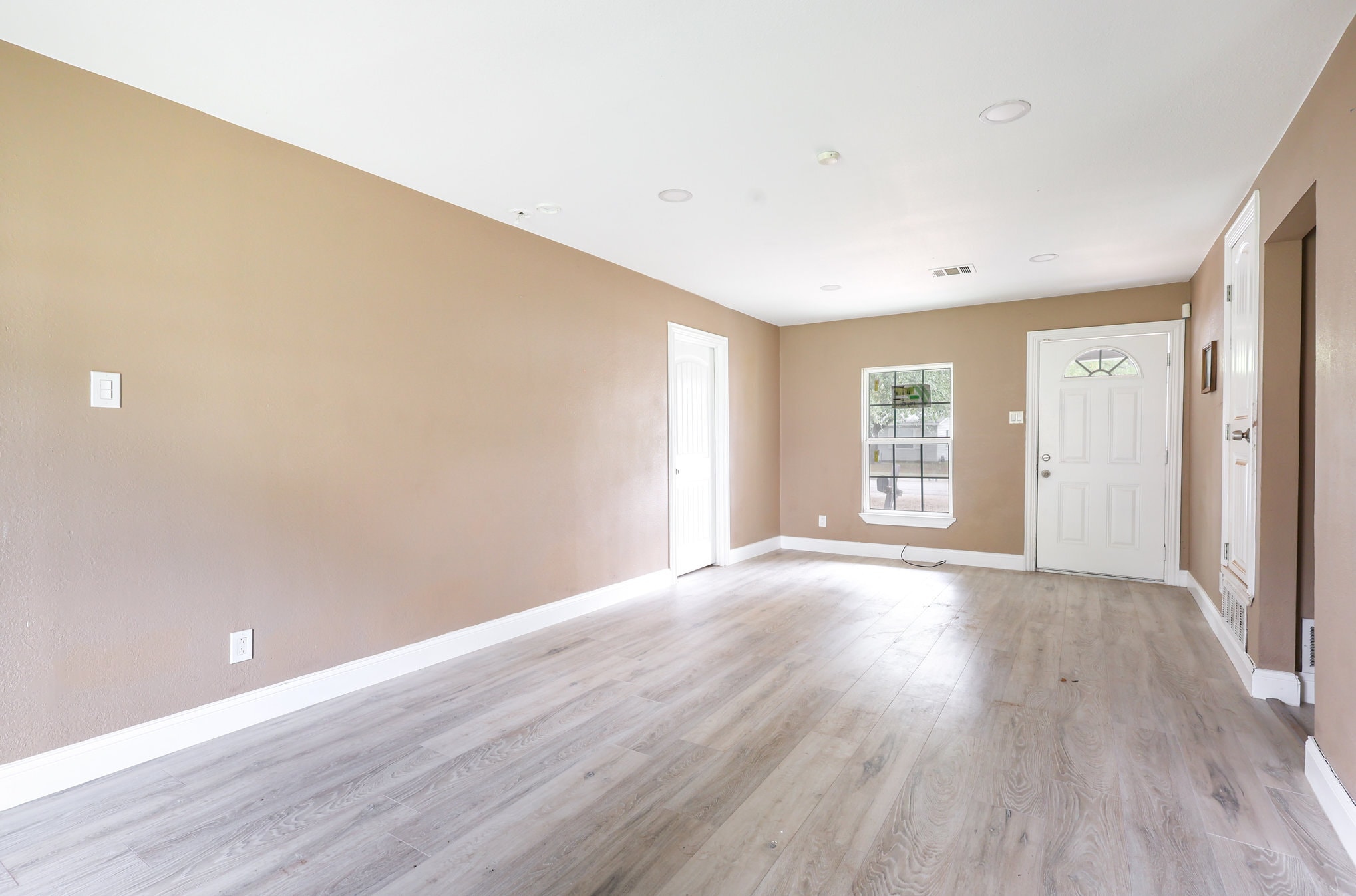 Building Photo - 517 Thompson St