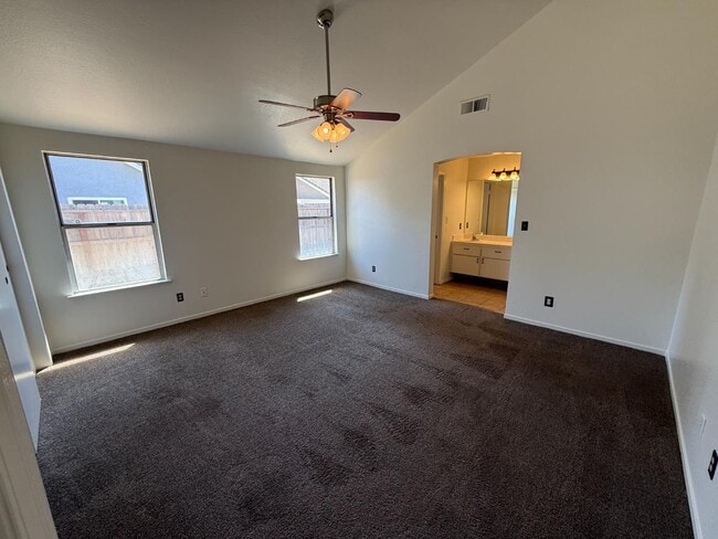 Building Photo - 2115 E Minarets Ave