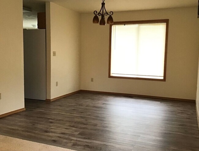 Building Photo - 3012 NE Glacier Way