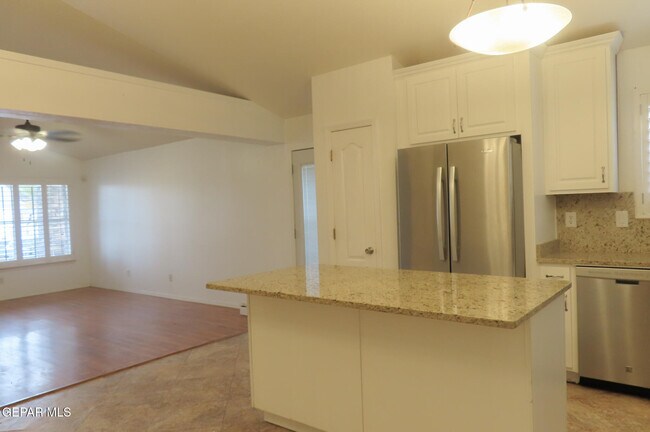 Building Photo - 3493 Yellow Rose St