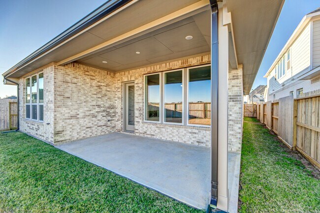 Building Photo - 26319 Camden Cyn Ave