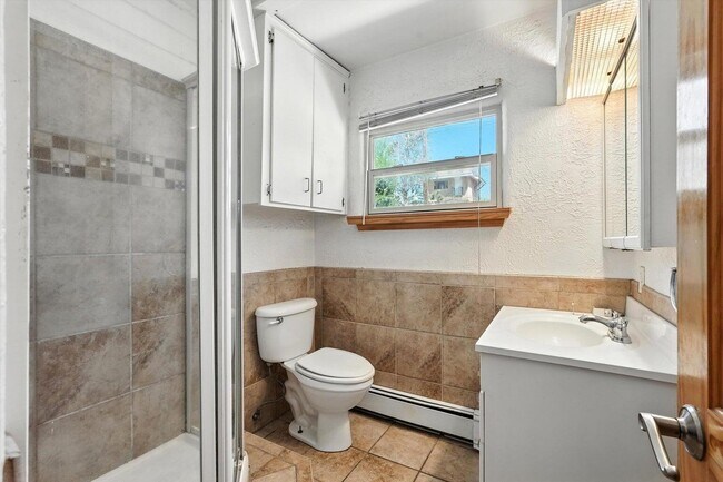 Building Photo - 1632 Columbia Dr SE