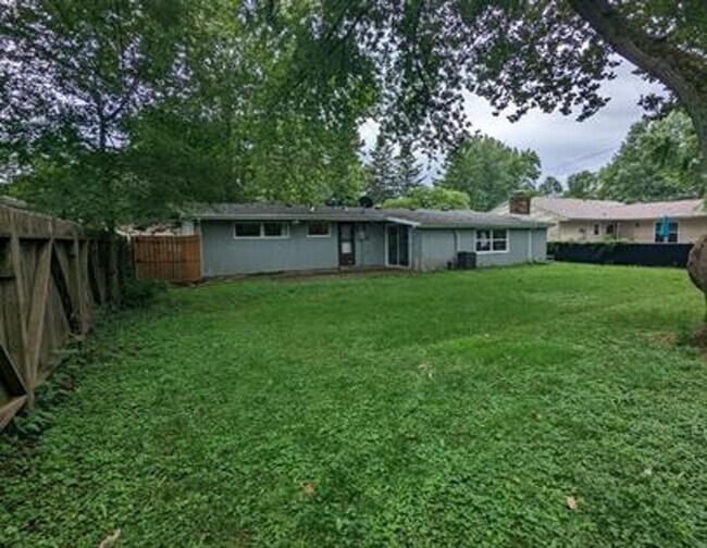 Building Photo - 714 Breen Dr