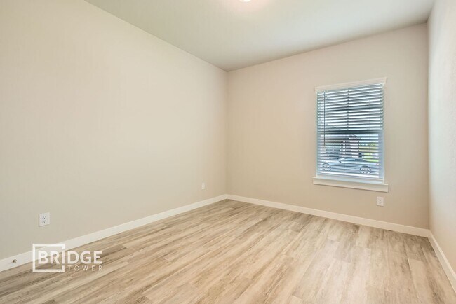 Building Photo - A1- Albany