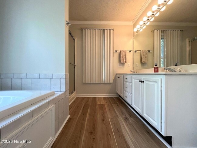 Building Photo - 100 Bridle Path Cir