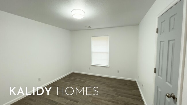 Building Photo - 9317 Apple Dr