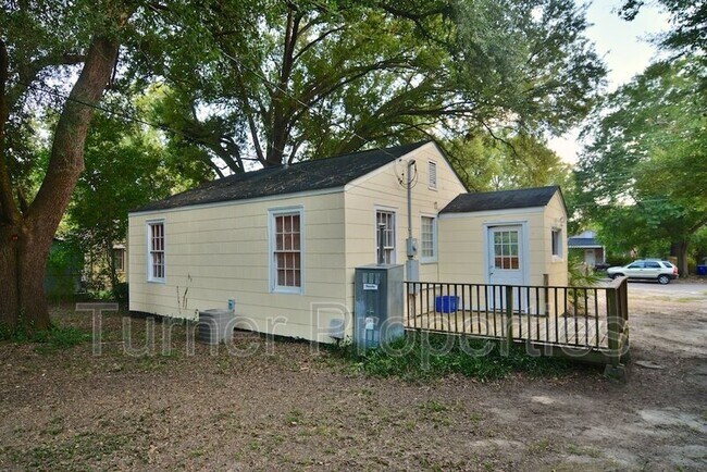 Building Photo - 2729 Kingswood Dr