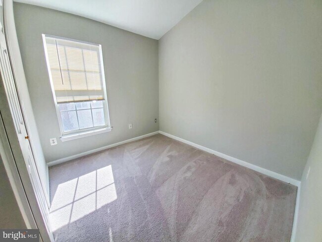Building Photo - 7130 Fox Harbor Way