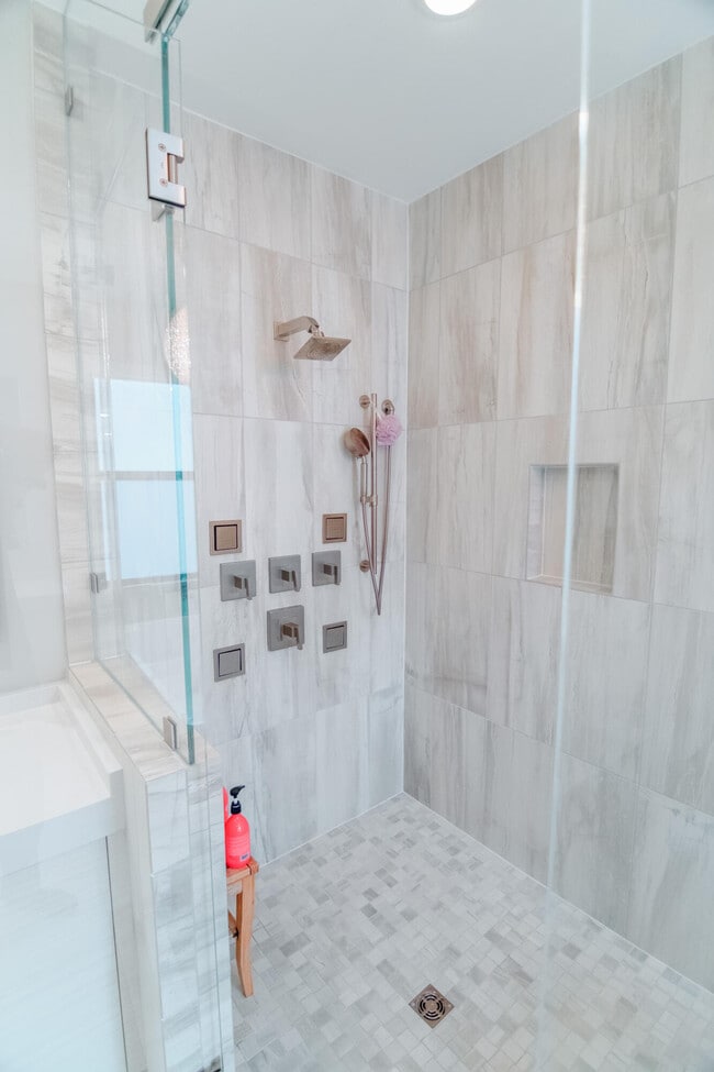 Building Photo - 8305 Fishhawk Falls Ct