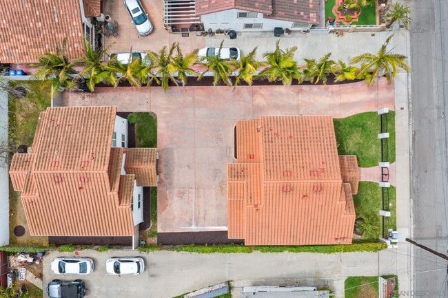 Building Photo - 1749 Dahlia Ave