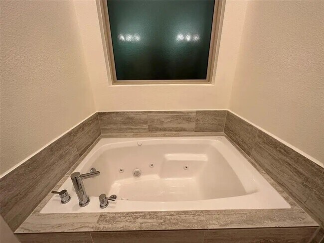 Building Photo - 194 Harvard St