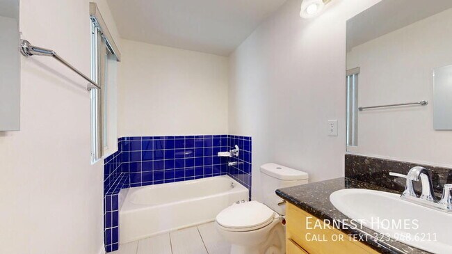 Building Photo - 11622 Oxnard St