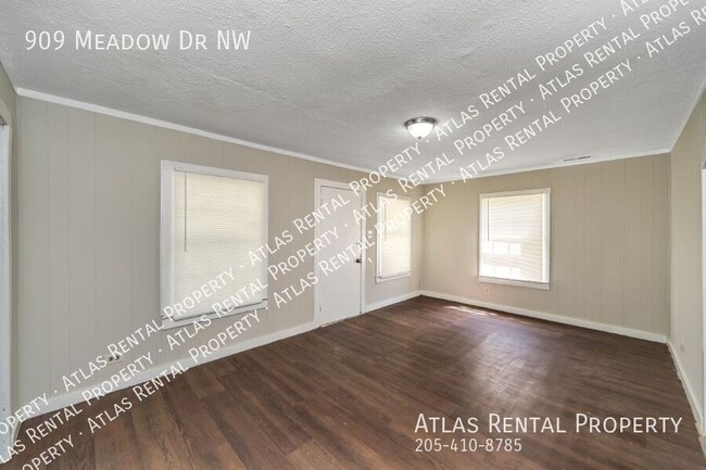 Building Photo - 909 Meadow Dr NW