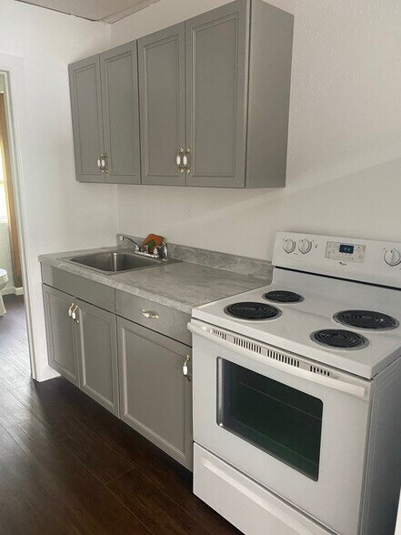 Unit C - 732 Bonaire Rd