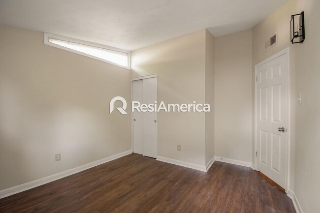 Building Photo - Thoughtfully Updated 3/1 in Westwood