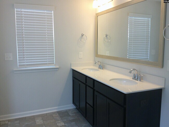 Building Photo - 1425 Tamarind Ln