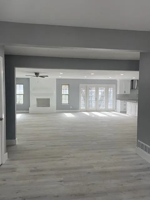Building Photo - Room in House on Springhill Dr