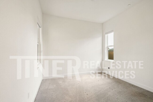Building Photo - 4944 Covered Wagon Cir