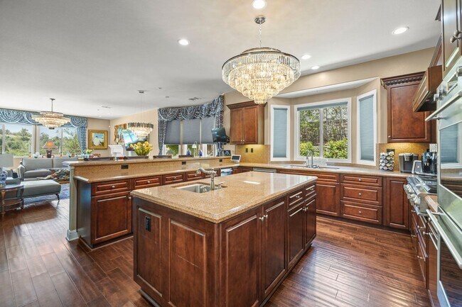 Building Photo - Exquisite Luxury Living in the Moorpark Country Club Estates