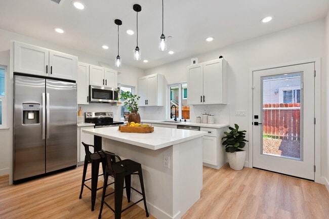 Building Photo - 2009 Chinatown Alley