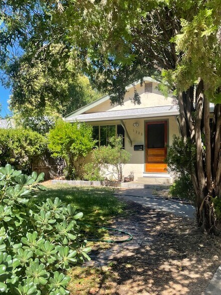 Front Entry - 1208 Cypress Ln