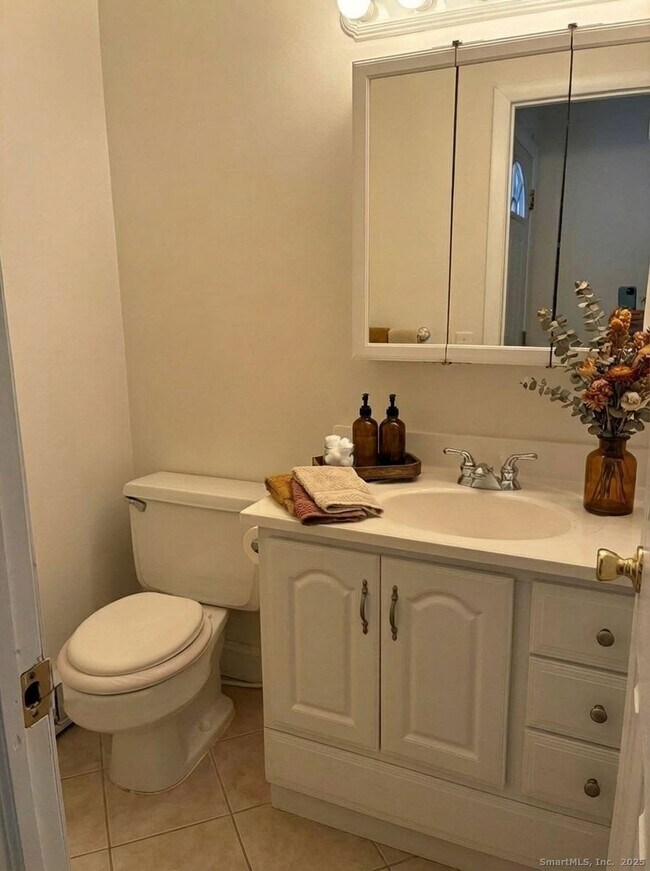 Building Photo - 1193 Hope St