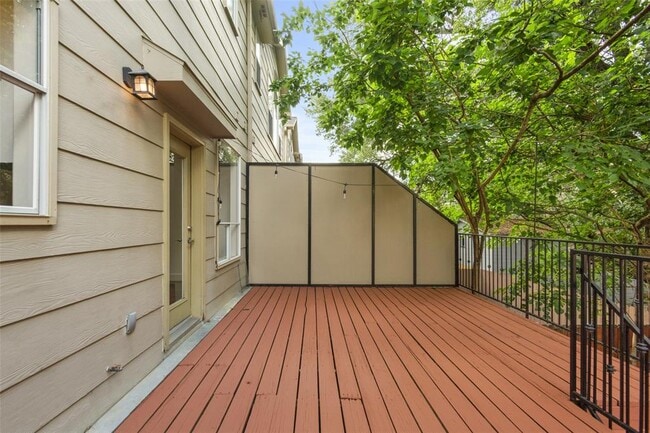 Building Photo - 6406 Rodrigo St