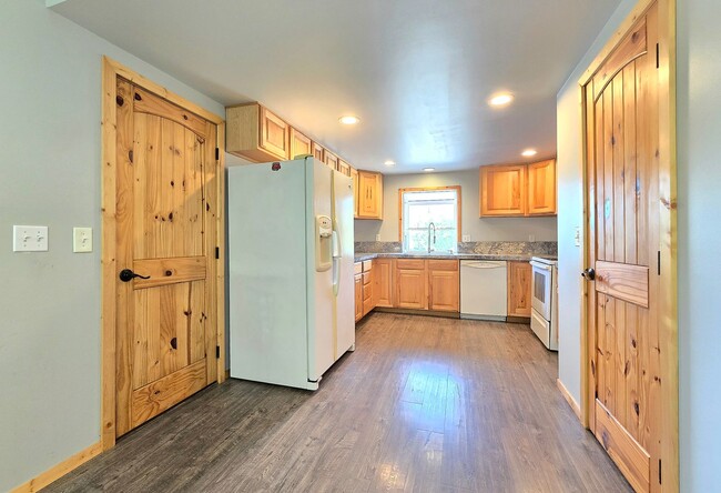 Building Photo - 3 Bedroom Home in Marysville Now Available!