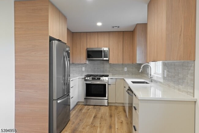 Building Photo - 42 Church St